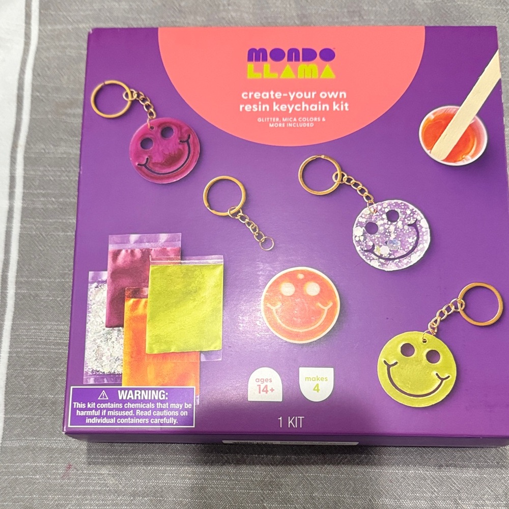 Mondo Llama Resin Keychain Kit - Purple, Yellow, Pink